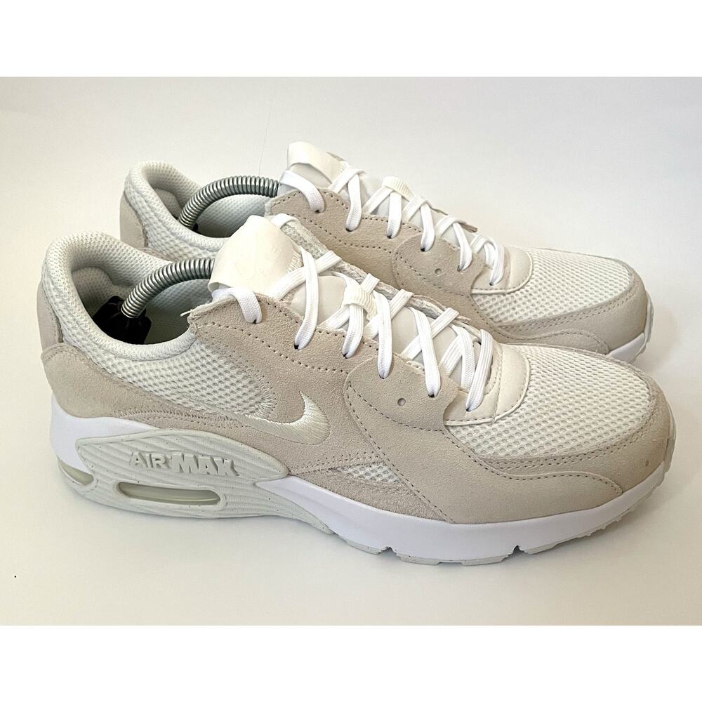 Nike Women’s Sneakers in White and Light Beige